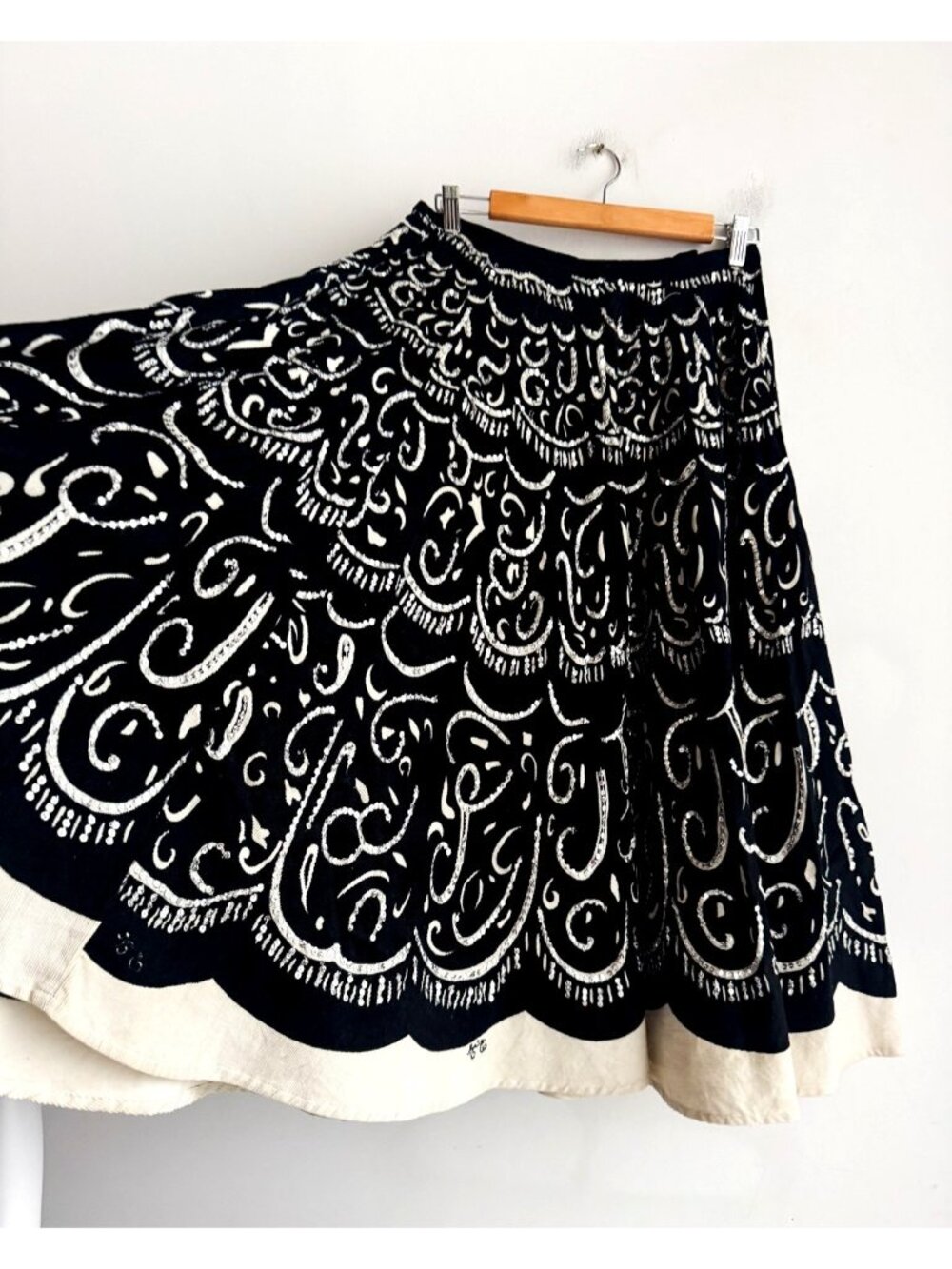 Vintage Monic Paris mid 2000s Black White Sequin Detail Circle Skirt S